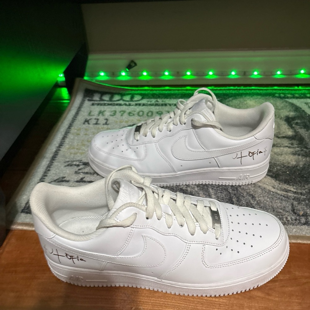 TRAVIS SCOTT AIR FORCE 1s - Picture 2 of 5